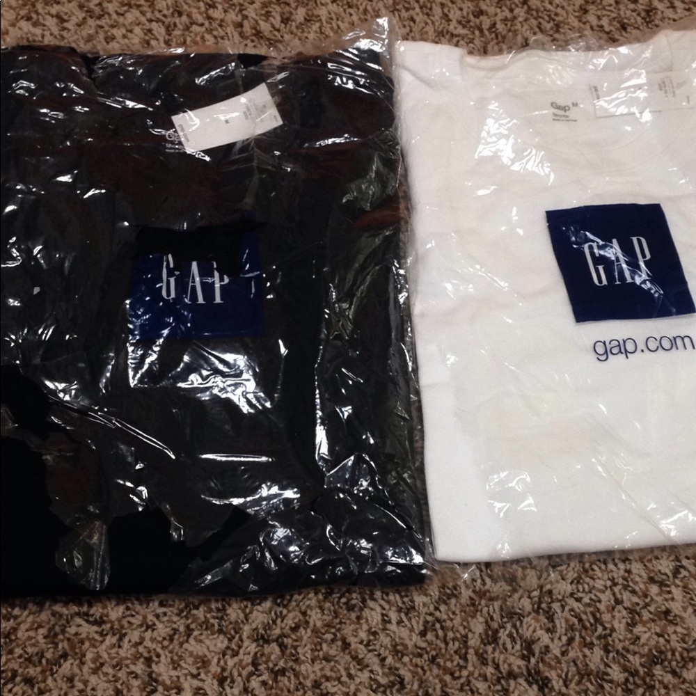 Woman's Gap long sleeve T (black only)